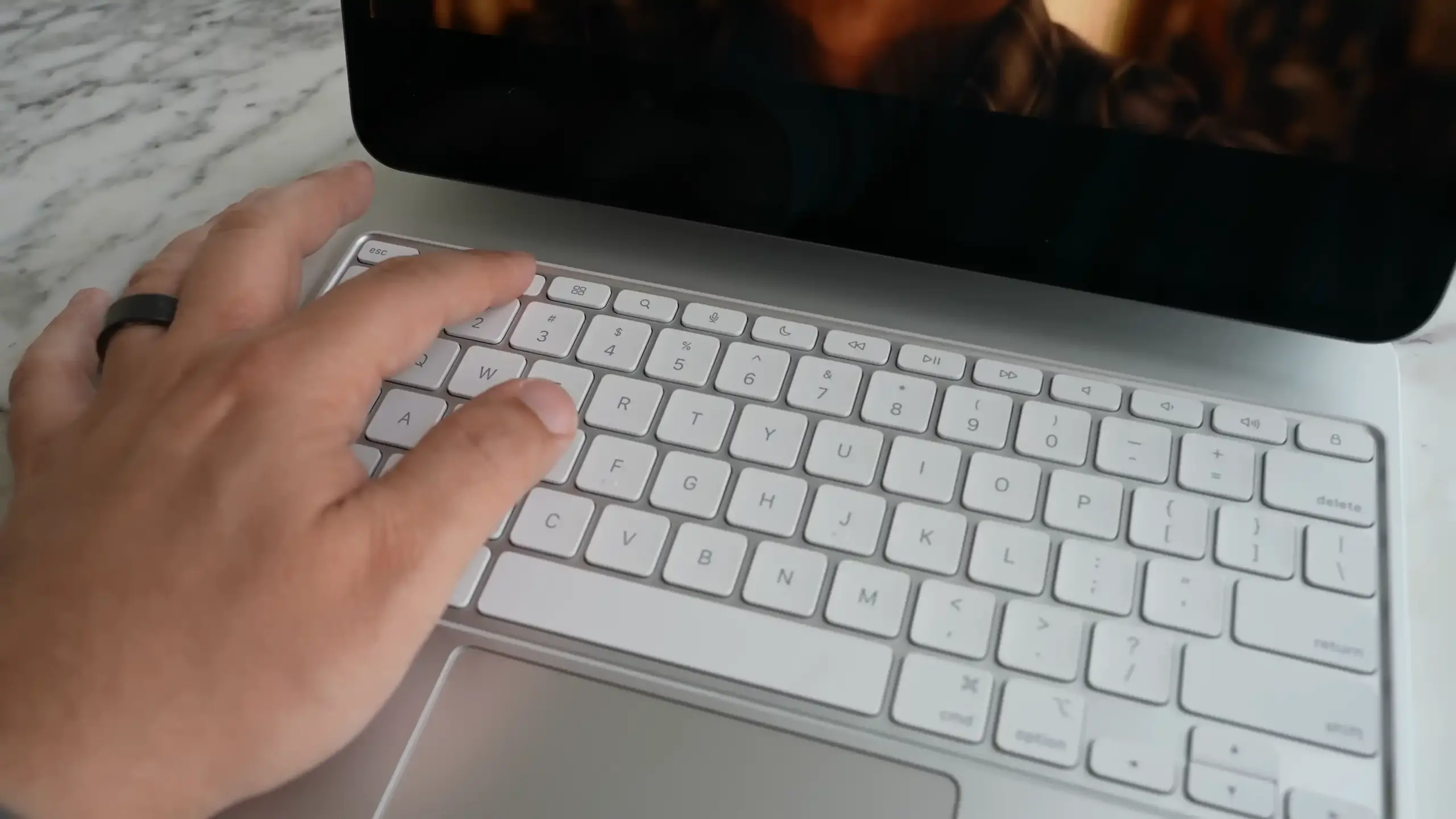 M4 iPad Pro 开箱心得：外媒认为 OLED 屏幕赢过同类产品 - 随时搬砖