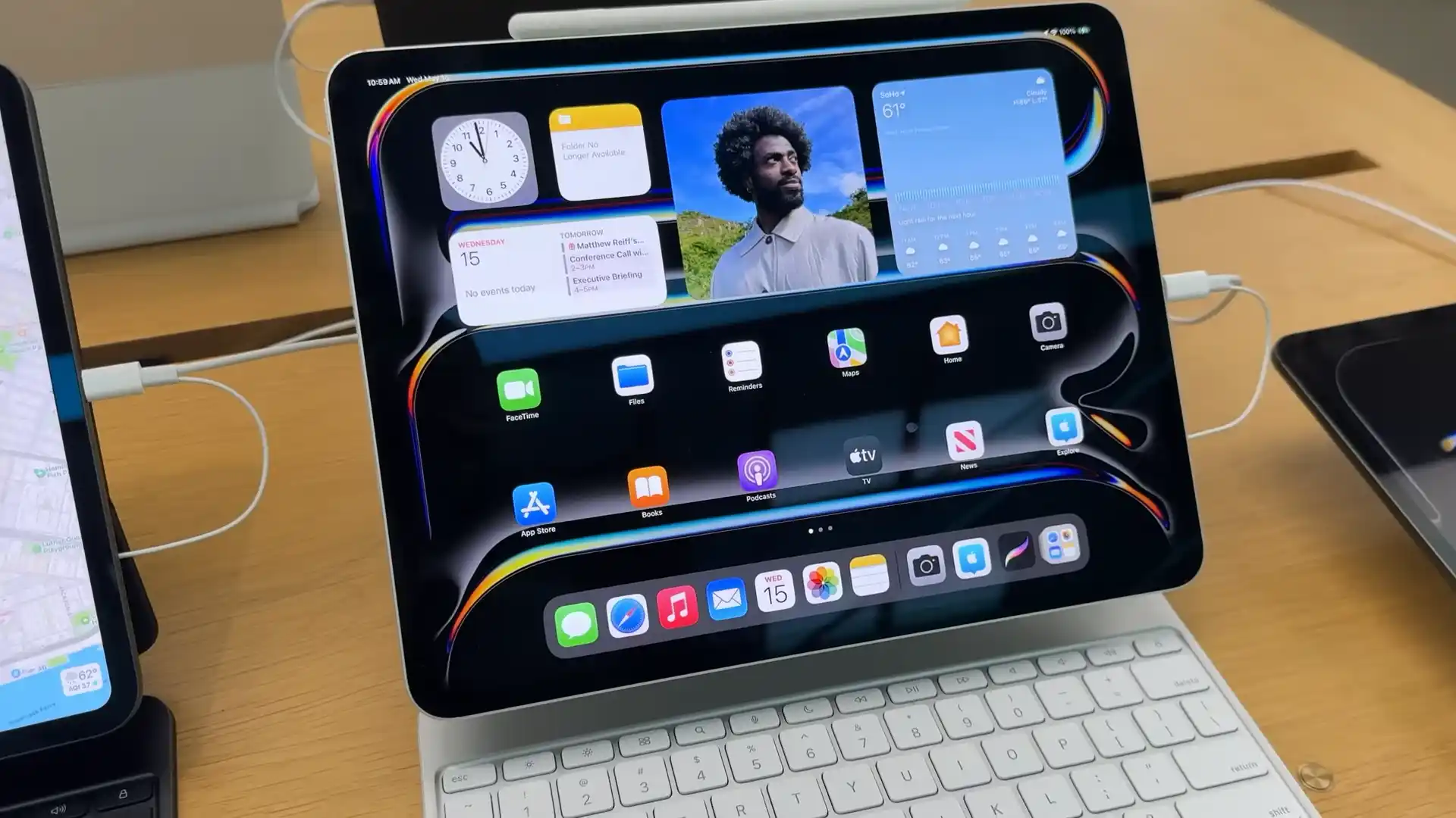 M4 iPad Pro 开箱心得：外媒认为 OLED 屏幕赢过同类产品 - 随时搬砖