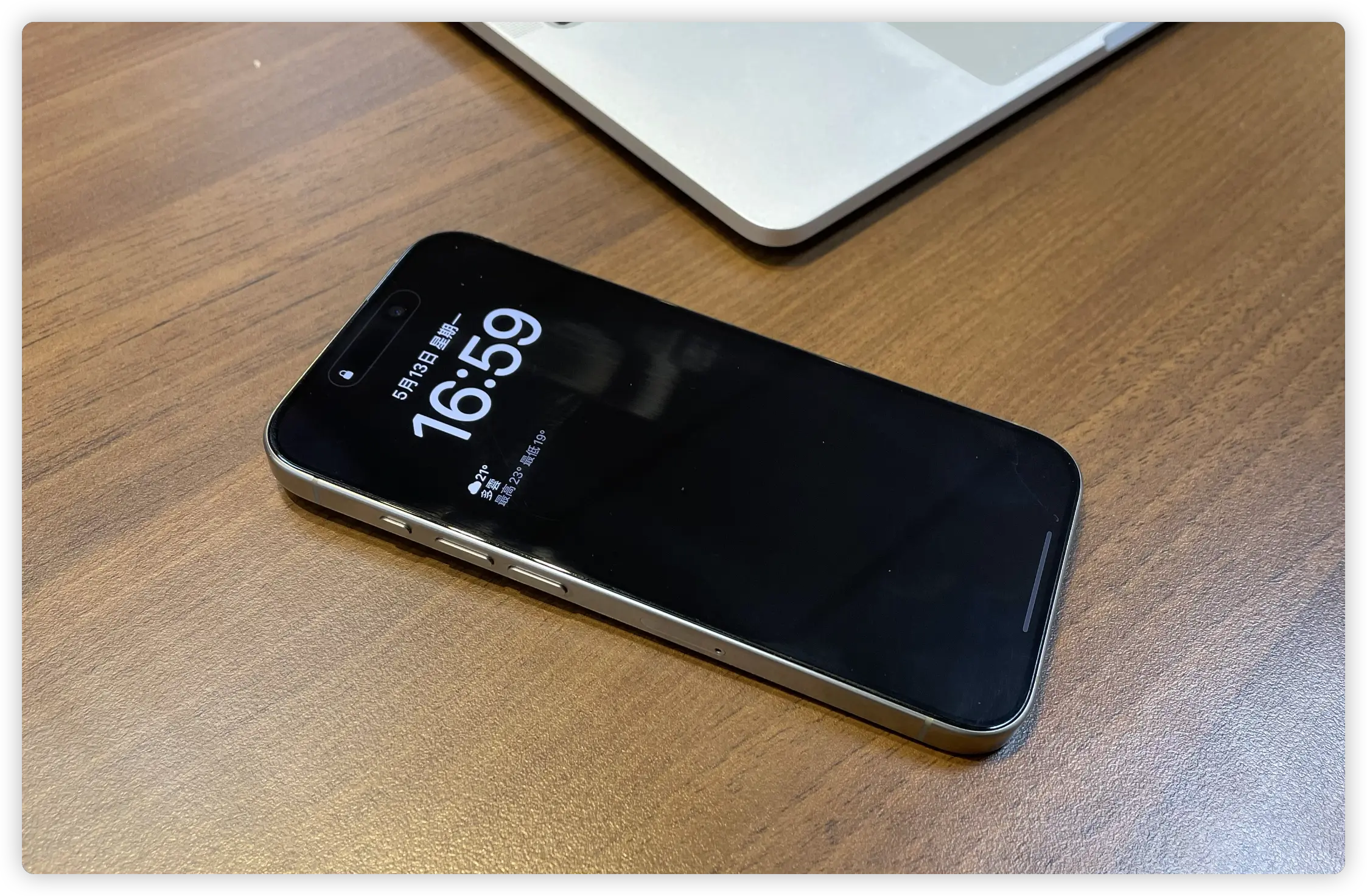 iPhone 待机画面怎么显示时间？支持机型与设置步骤告诉你 - 随时搬砖