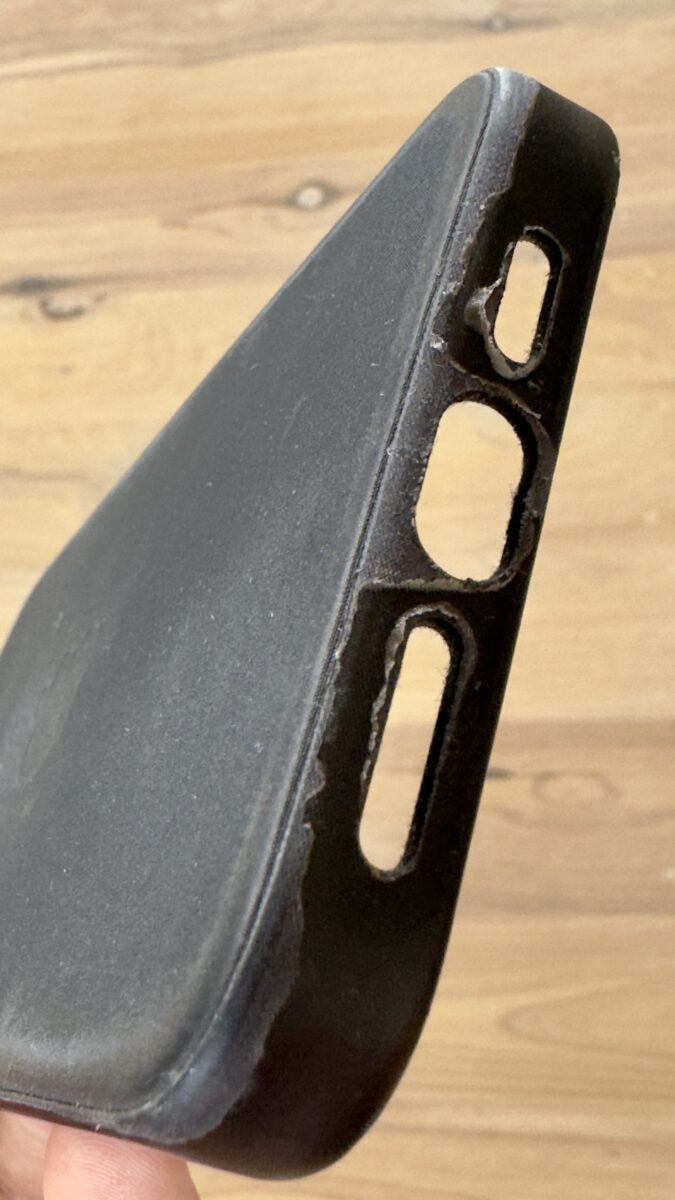 虽然环保，但耐用性太差！据传苹果已经全面停产精细织纹配件 - 随时搬砖