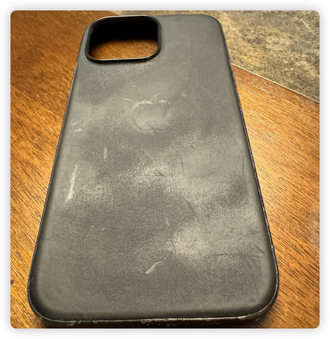 虽然环保，但耐用性太差！据传苹果已经全面停产精细织纹配件 - 随时搬砖