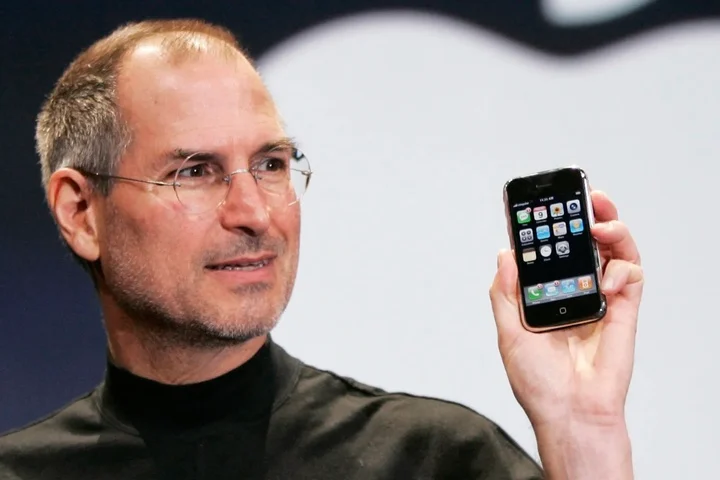 iPhone 16 最大的更新，背后是苹果设计哲学的摇摆不定？ - 随时搬砖