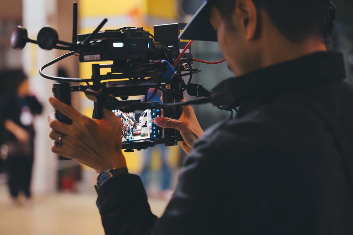 苹果发布全程使用 iPhone 15 Pro 系列拍摄的漫画家手塚治虫作品《Midnight》 - 随时搬砖